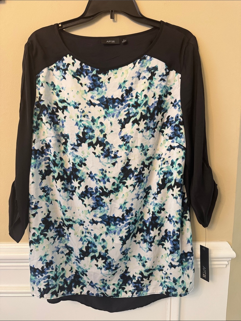 Apt. 9 Dark Navy Scoop Neck Top open upper back